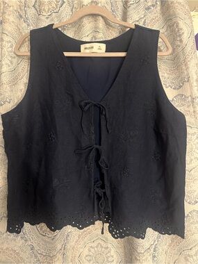 Hollister Navy Sleeveless Tie-Front Embroidered Vest